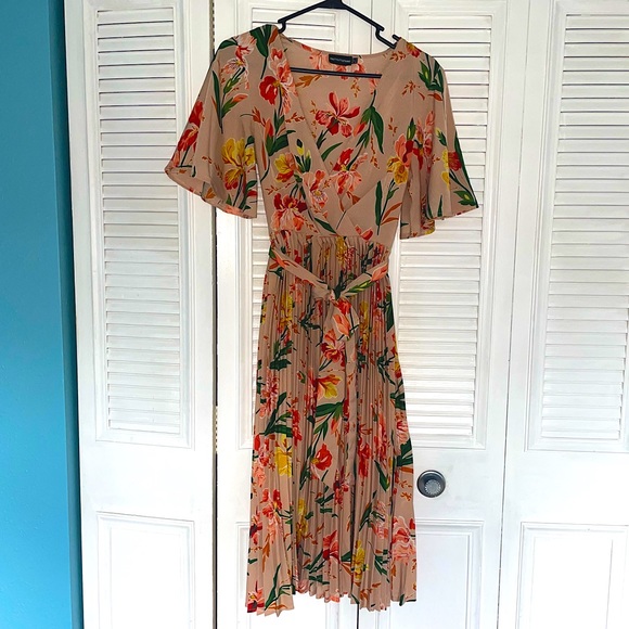 Pretty Little Thing Pink Floral Pleated Dress - Picture 1 of 7